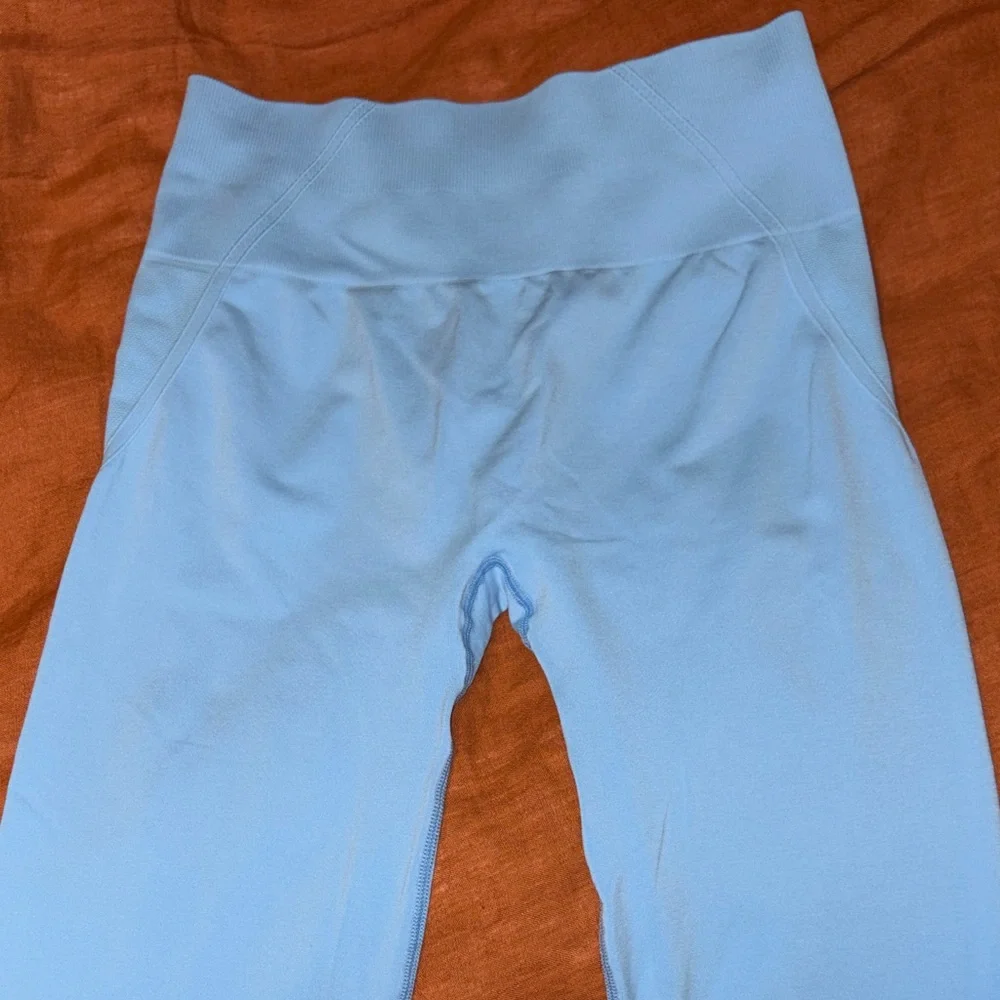 EFFORTLESSLIFT™ SEAMLESS FLARED BOTTOMS WITH WHITE LOGO - Picture 5 of 8